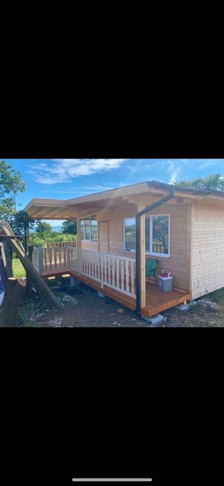 Изработвам дървени бунгала,навеси,огради и други.