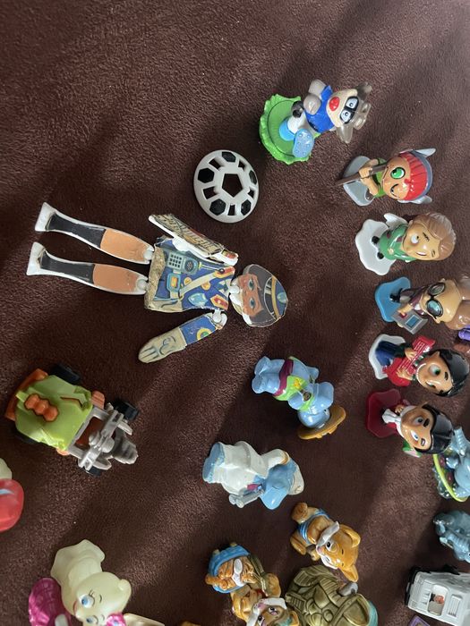 Кутия с шоколадови играчки