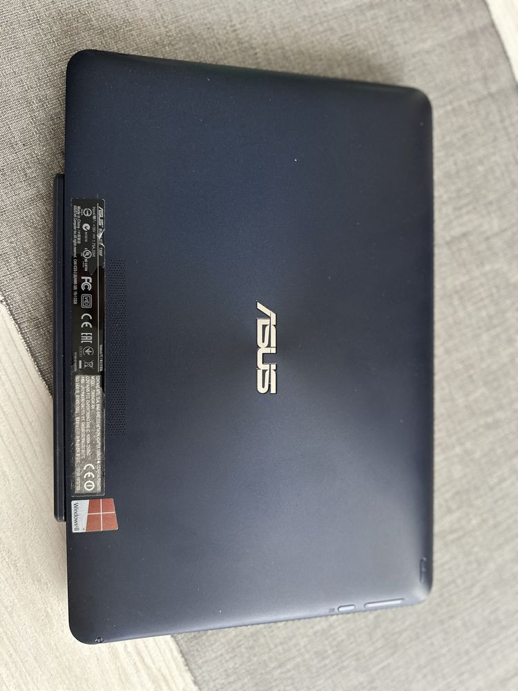 Asus T300F Laptop Tablet Touch display Windows 10