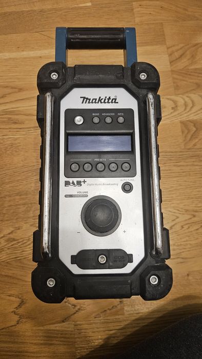 Radio Makita DMR110