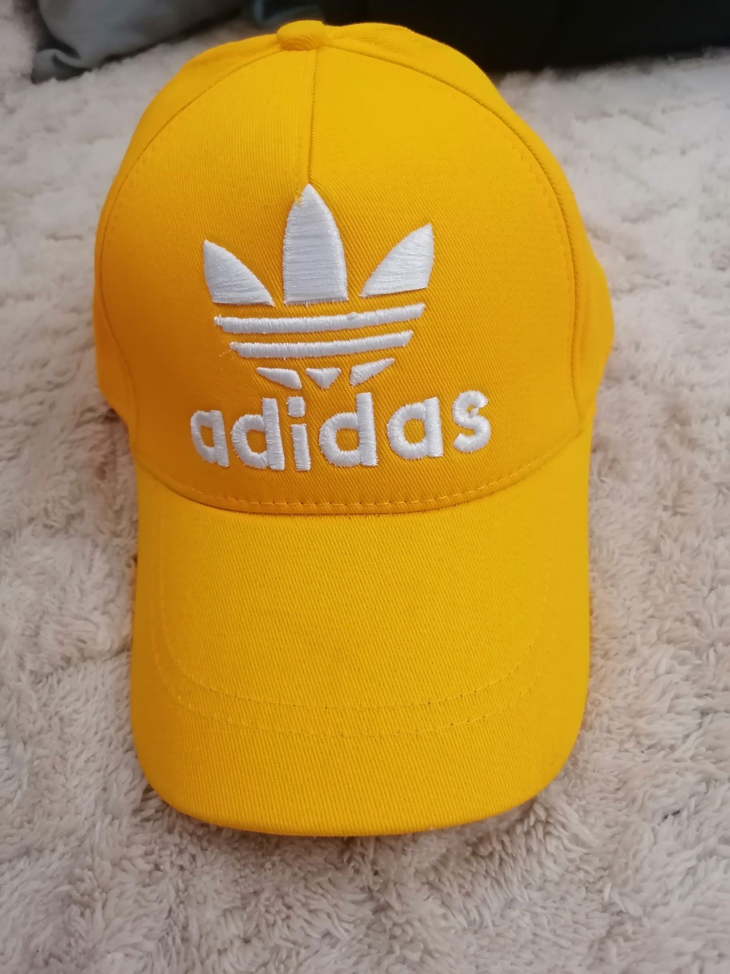 Șapcă noua adidas galbena