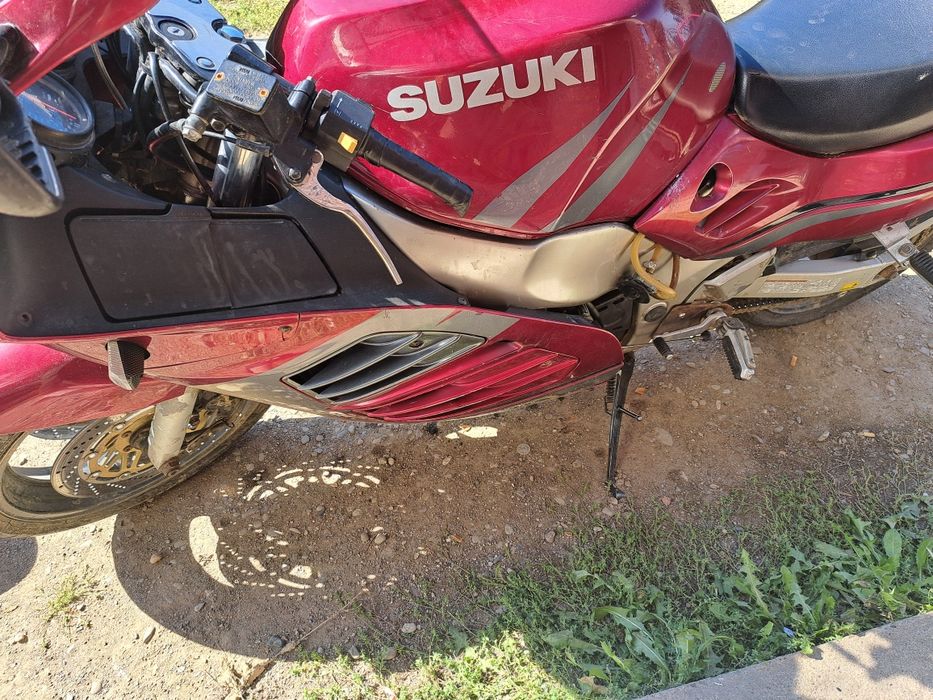 Dezmembrez Suzuki rf900r