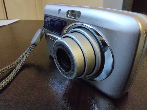 Цифров фотоапарат Olmpus M digital 600
