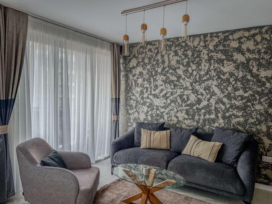 Дава се под наем Тристаен апартамент в Пловдив, Остромила - 120 кв.м за 850 € - Снимка #2