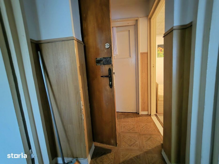 Apartament 3 camere, etaj 1, micro 9 , str. Avram Iancu Targoviste