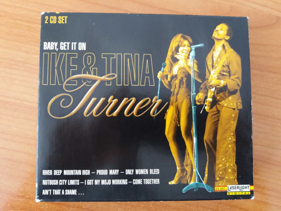 Vand o colectie de doua albume rock ale trupei Ike & Tina Turner