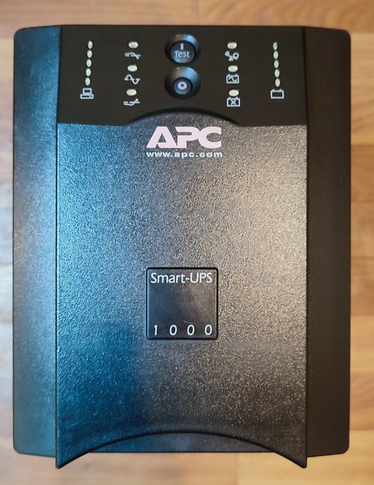 Источник бесперебойного питания Smart -UPS 1000