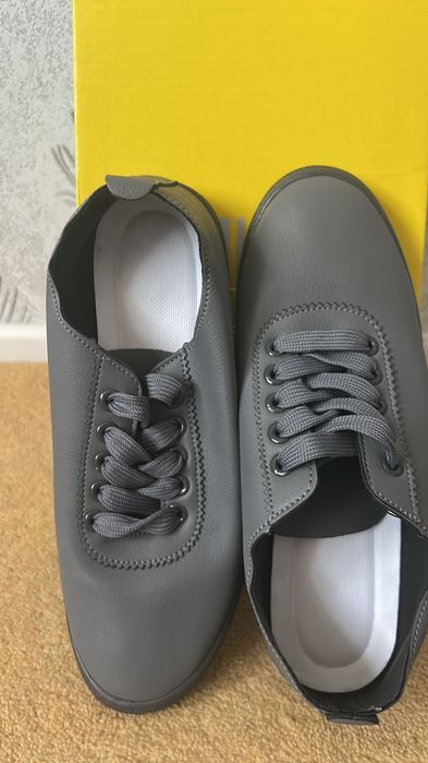 Продам кеды женские