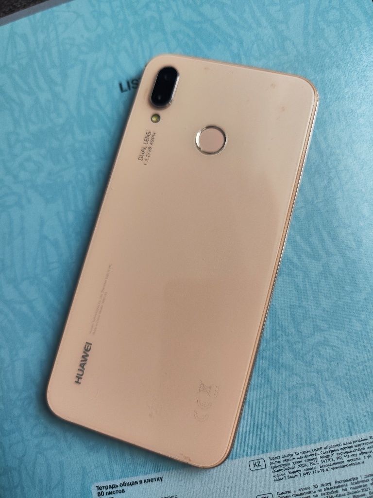 Смартфон Huawei P20 lite