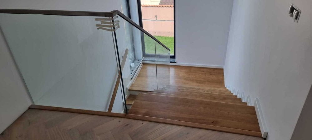 Balustrade din sticla securizata cu prindere in conectori
