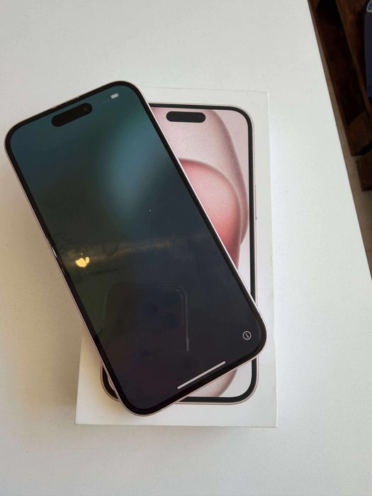 Telefon Iphone 15 Roz ca nou 93% sanatate baterie