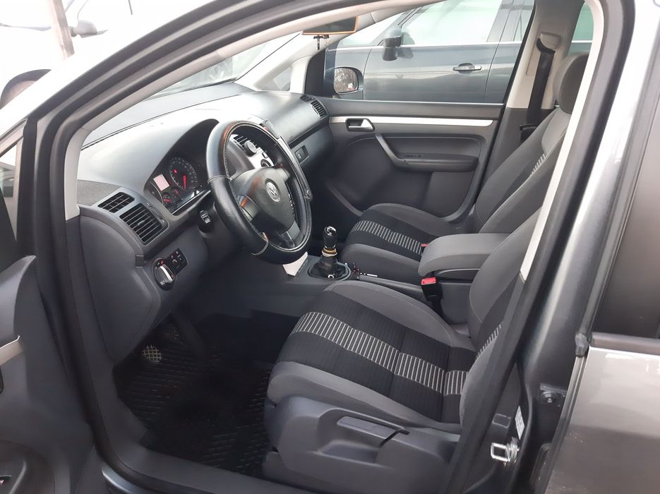 VW TOURAN 1.9 TDI-105к.с.-6 скорости  7- МЕСТЕН