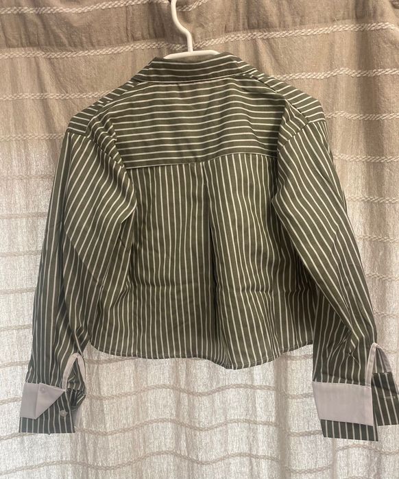 Раирана риза в зелено и бяло