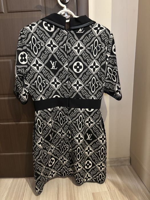 Бутикова рокля на Луис Витон