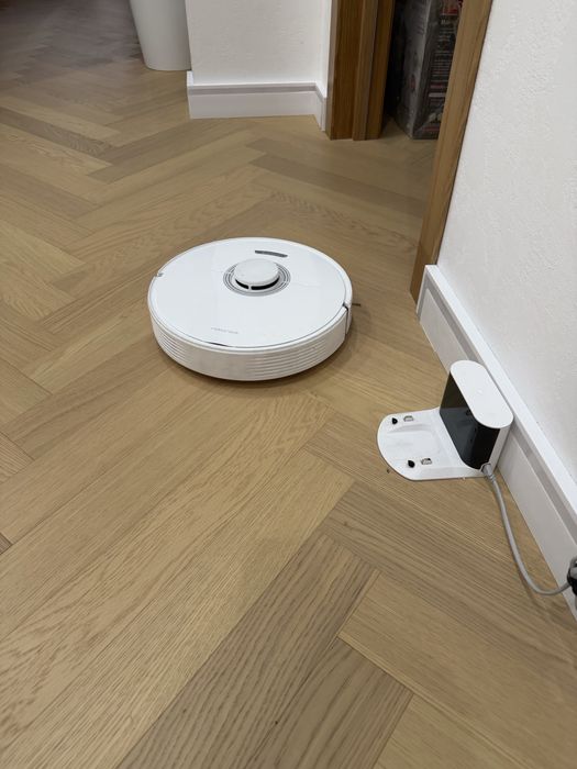 Робот пылесос с  ручным управлением и wi-fi