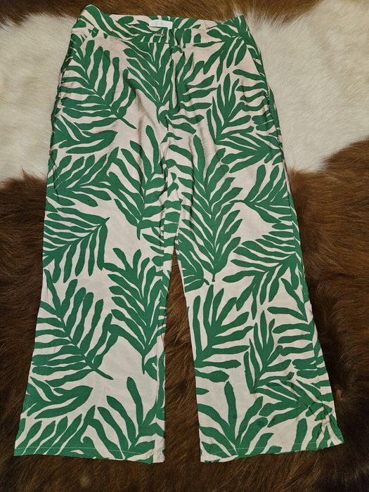 Vand pantaloni de dama H&M imprimeu frunze  verzi M