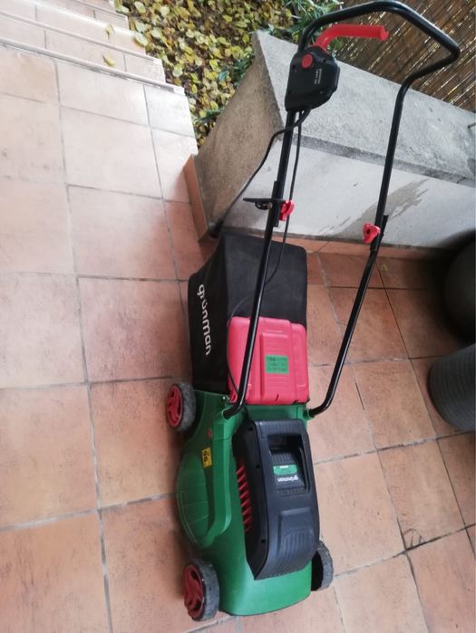 Masina de tuns iarba