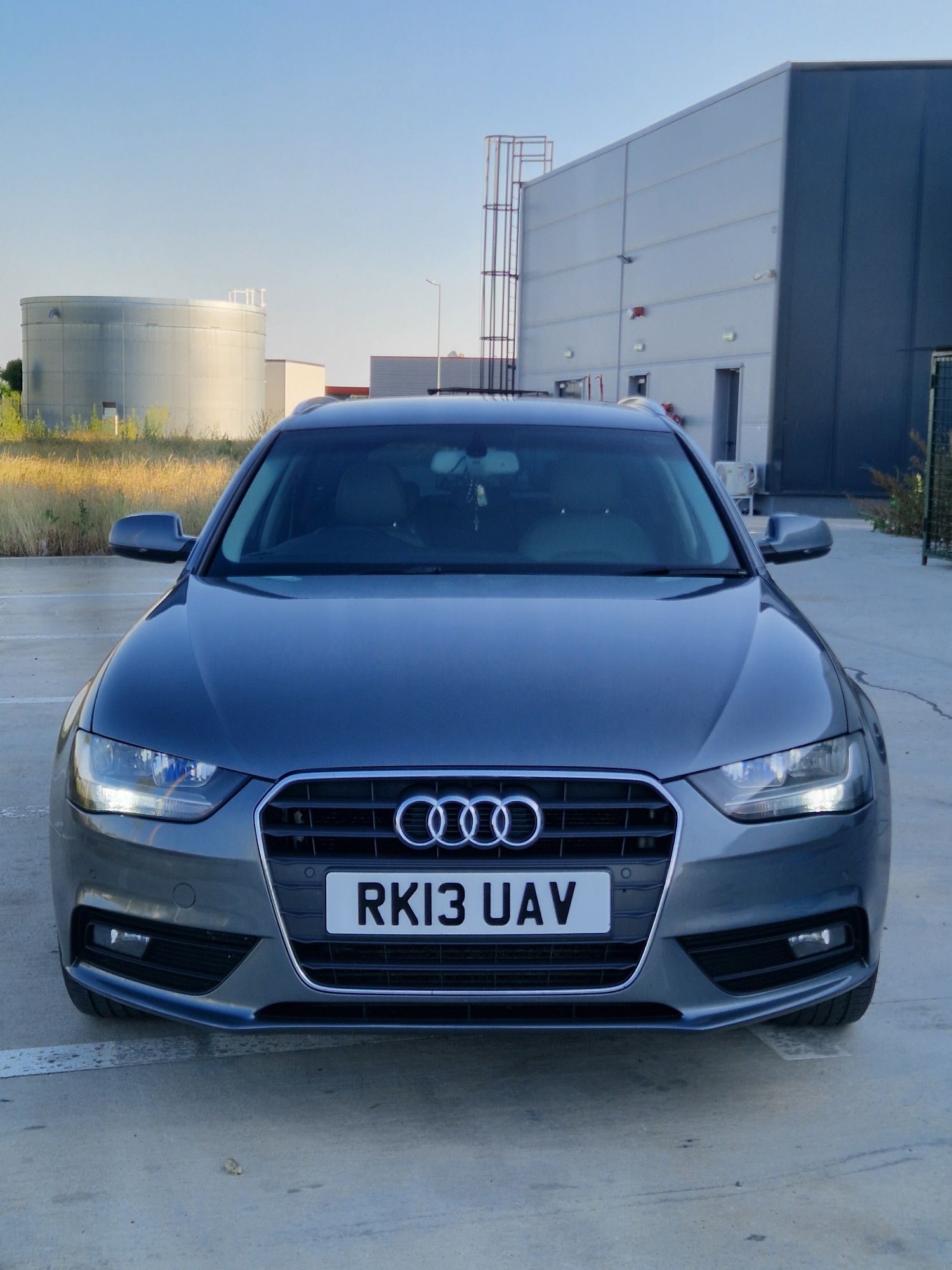 Audi A4 2013 Technik 2.0 diesel Multitronic Jante R19