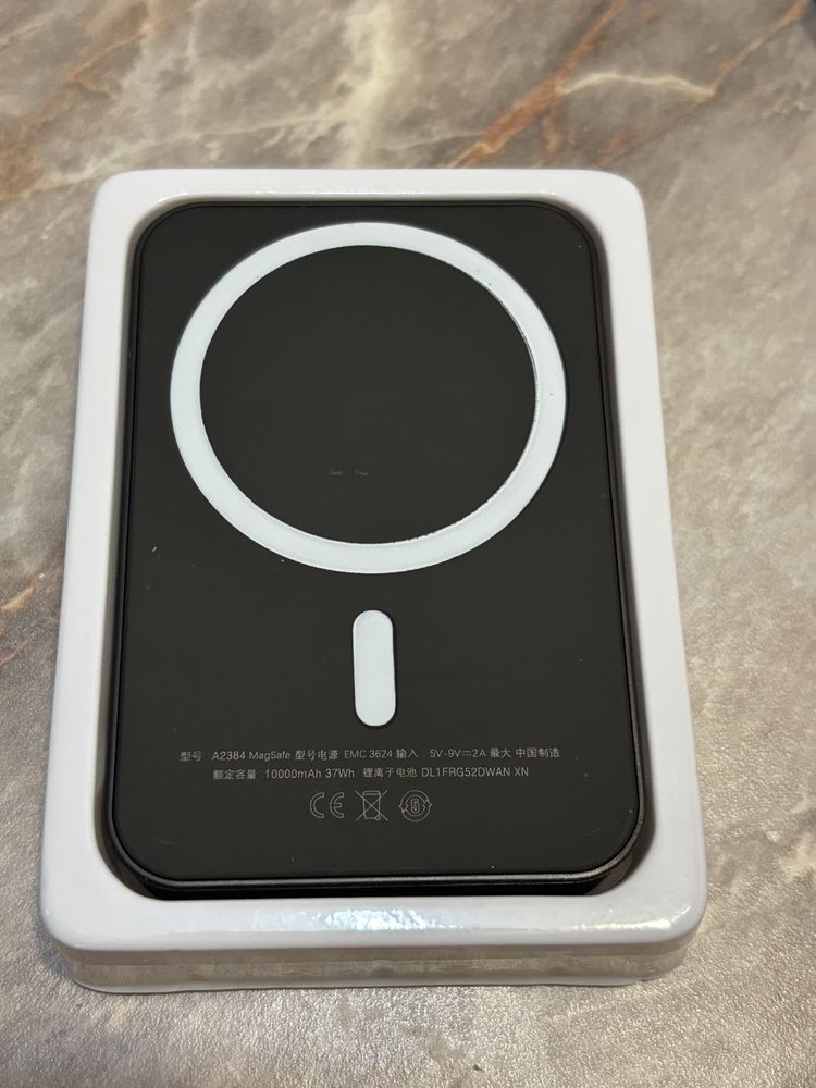 Внешний аккамулятор A2384 MagSafe для смартфонов