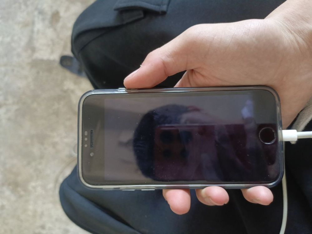 Iphone 8 64 xotira 74 yomks xga abmen