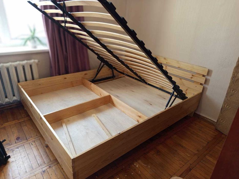 Двуспальная кровать с подъемным механизмом, натуральное дерево