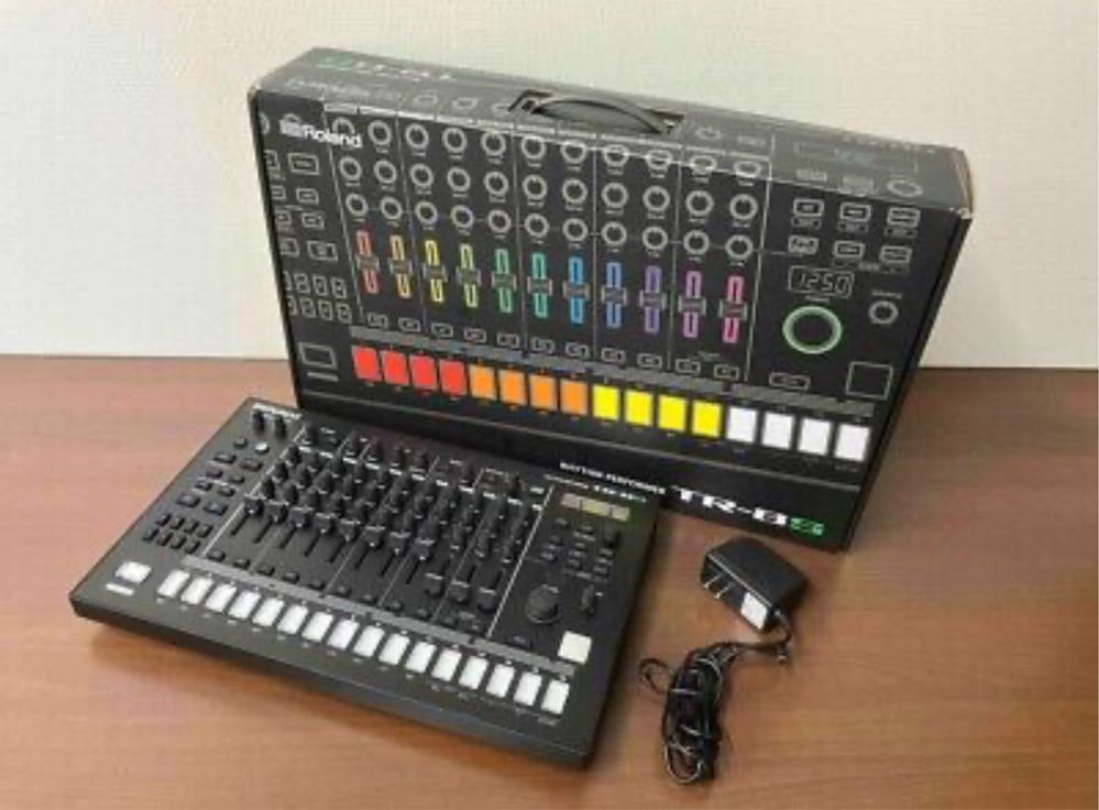 Roland TR-8S Drum machine