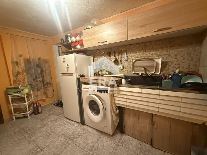 Ексклузивна, едноетажна, тухлена къща за продажба, с двор, на ул. Иван