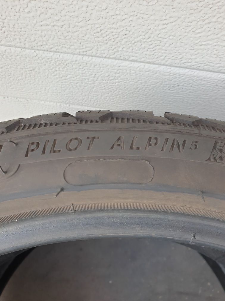 Зимни гуми 2 броя MICHELIN PilotAlpin5 215 40 R18 дот 3621