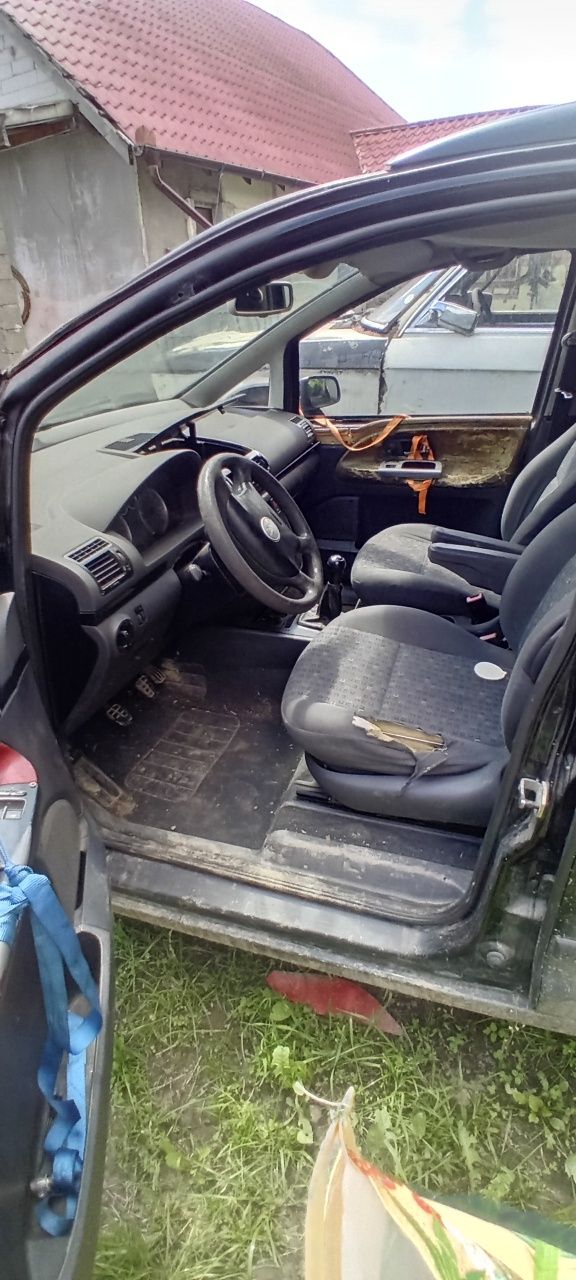 Ww sharan 2003 1.9 TDI functioneaza inpecabil,ideal pentru dezmembrari