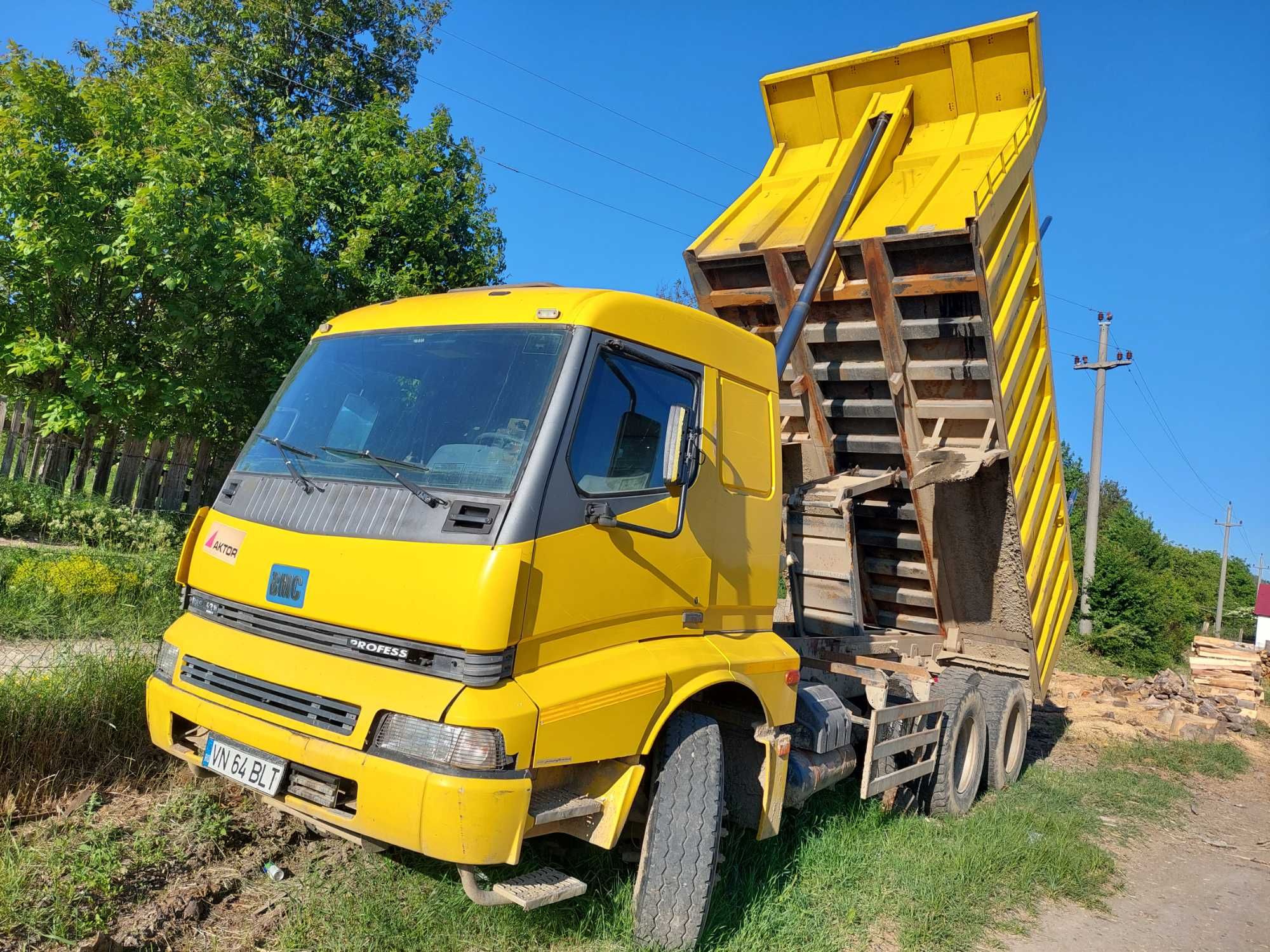 Camion BMC basculabil