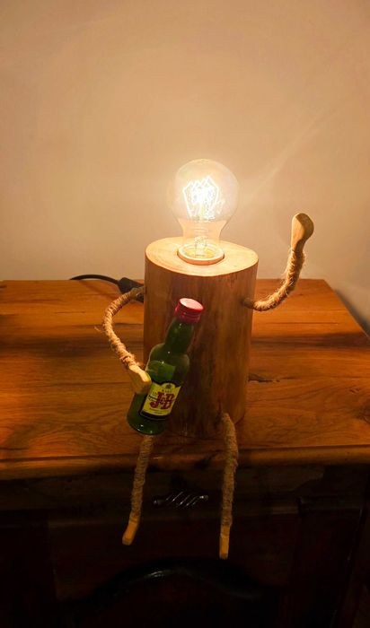 Lămpi din lemn masiv handmade – rustic, vintage, industrial