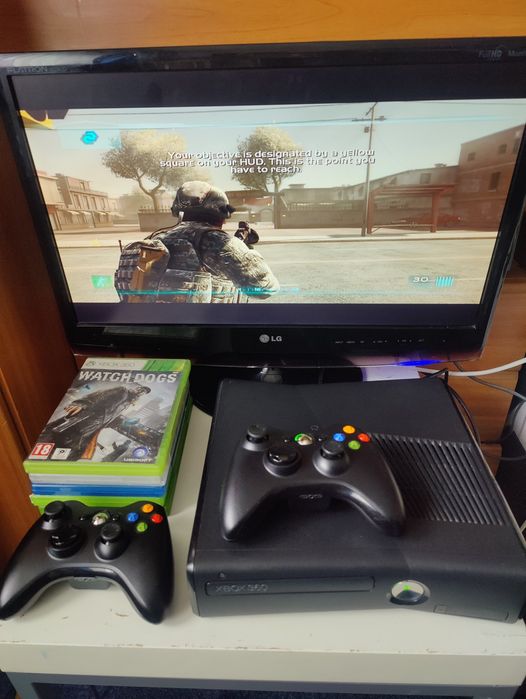 Vand Xbox360 Slim+2 controllere