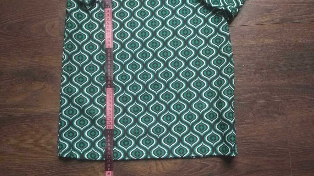 Къса дамска рокля по тялото с широки ръкави TRENDYOL