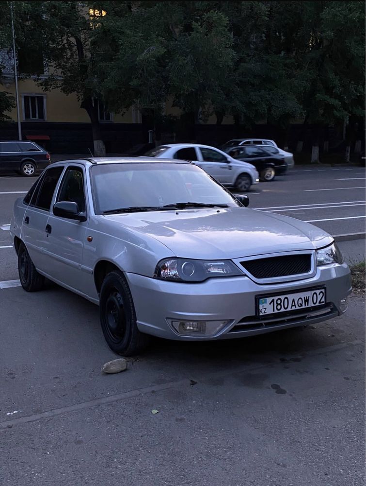 Сдается в аренду Daewoo Nexia 1.5 мкпп 2013 год.