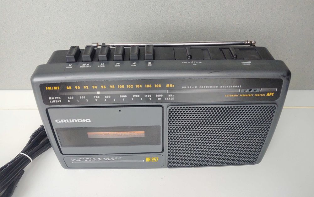 Radiocasetofon vechi Grundig