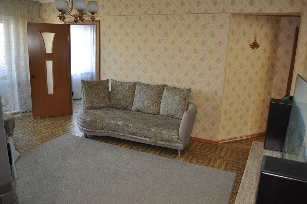Продам 3-х комнатную мебелированную квартиру в центре, М.Горького 82