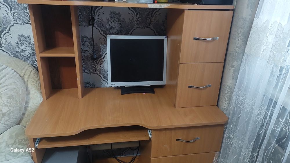 Продам стол для компьютера