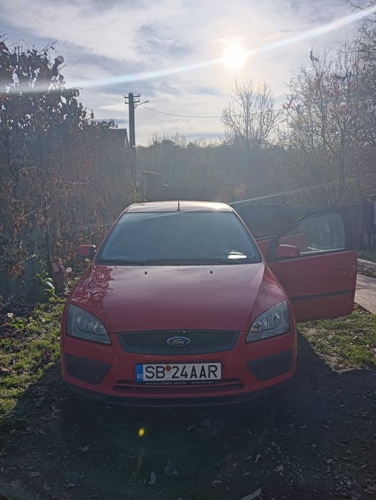 Vând Ford focus an 2006 cu motor defect.