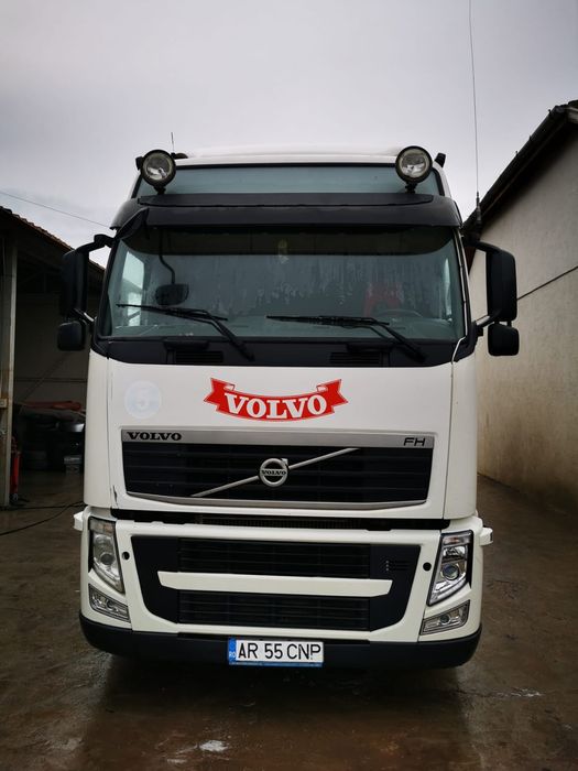 Volvo și semiremorcă bascula