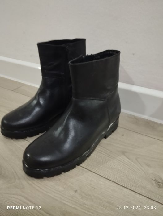 Продам сапоги для мальчика , новый