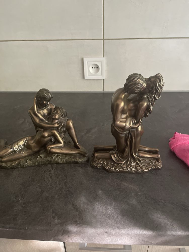 Statuete din rasina , placate  cu bronz. ( cred ) s