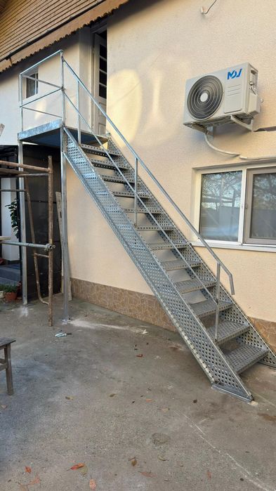 Scări zincate exterior 85x27