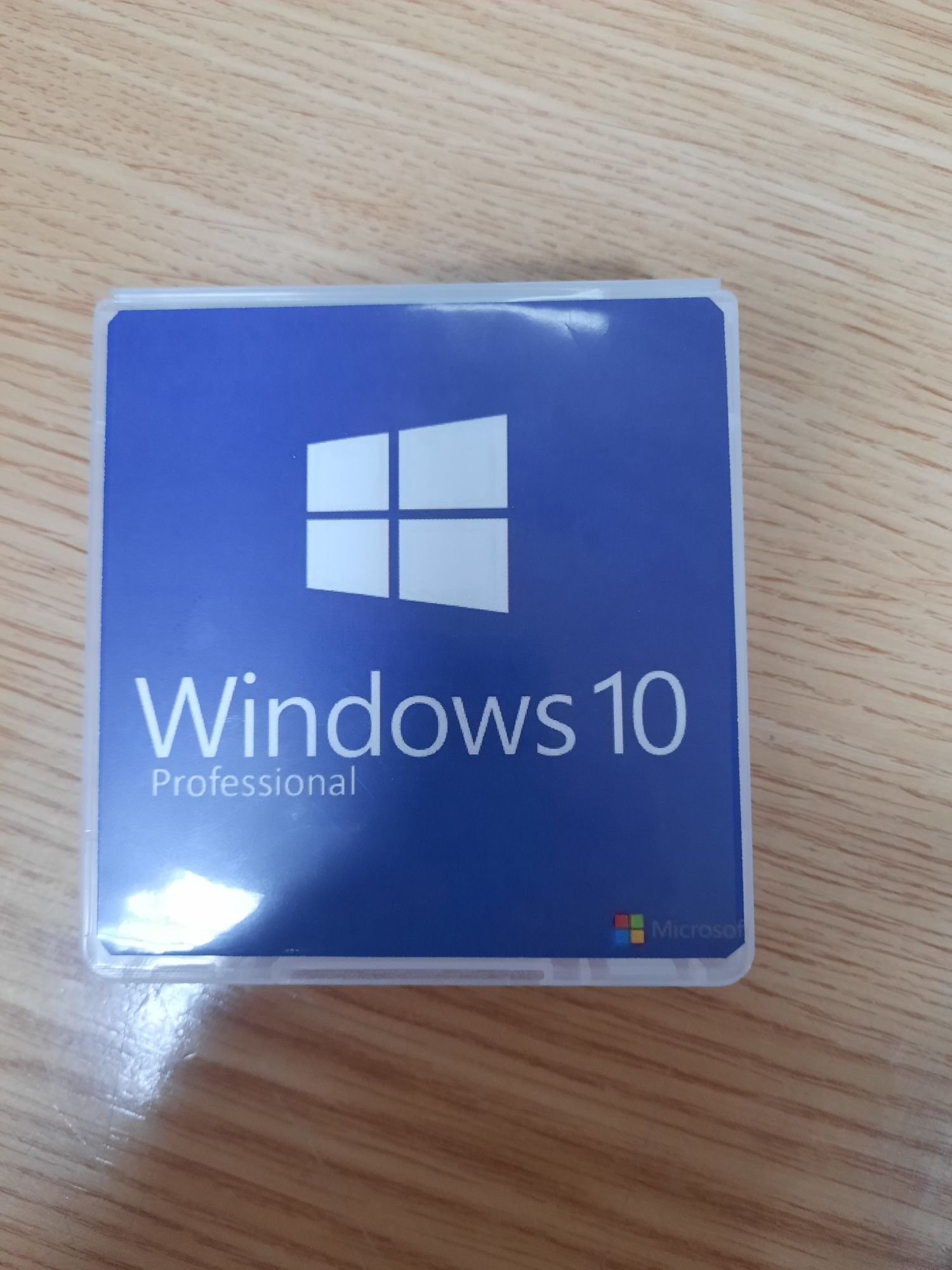 Licenta Windows 10 / 11 Pro pe stick bootabil de 32 Gb