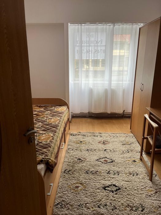 Închiriez apartament cu 3 camere