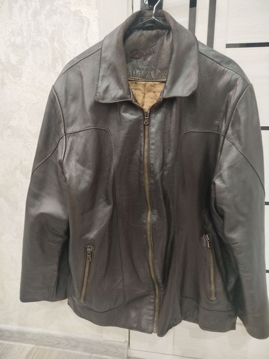 Мужское кожаные куртка в отличном состоянии.  Американские авиа пилот.