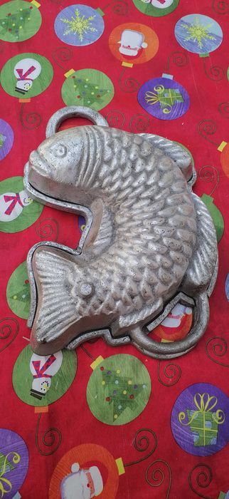 tava  forma  de  peste  din  dur  aluminiu 22x20 x6 cm pret 120  lei