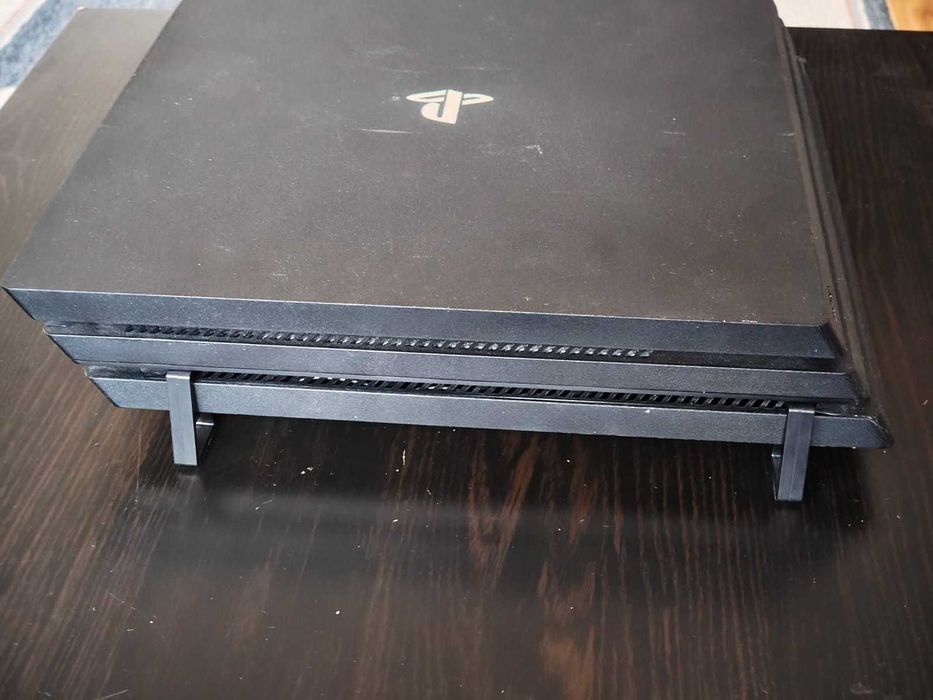 PlayStation4 PS4 Pro, 2 controllere + 3 jocuri (cabluri incluse)