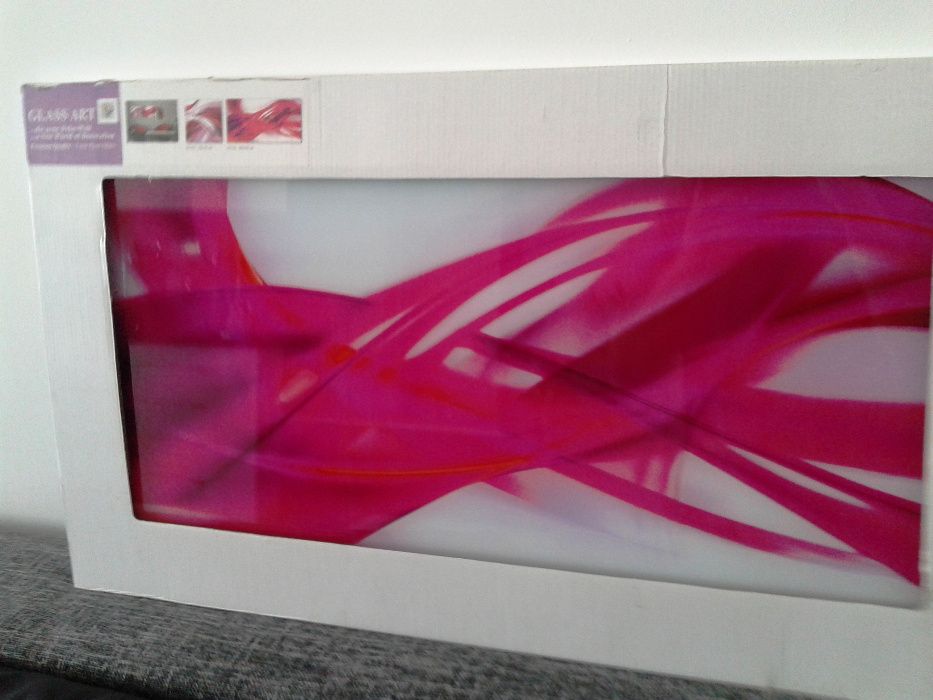 Намалена от 57 лв-Картина абстракт стъкло в циклама фуксия