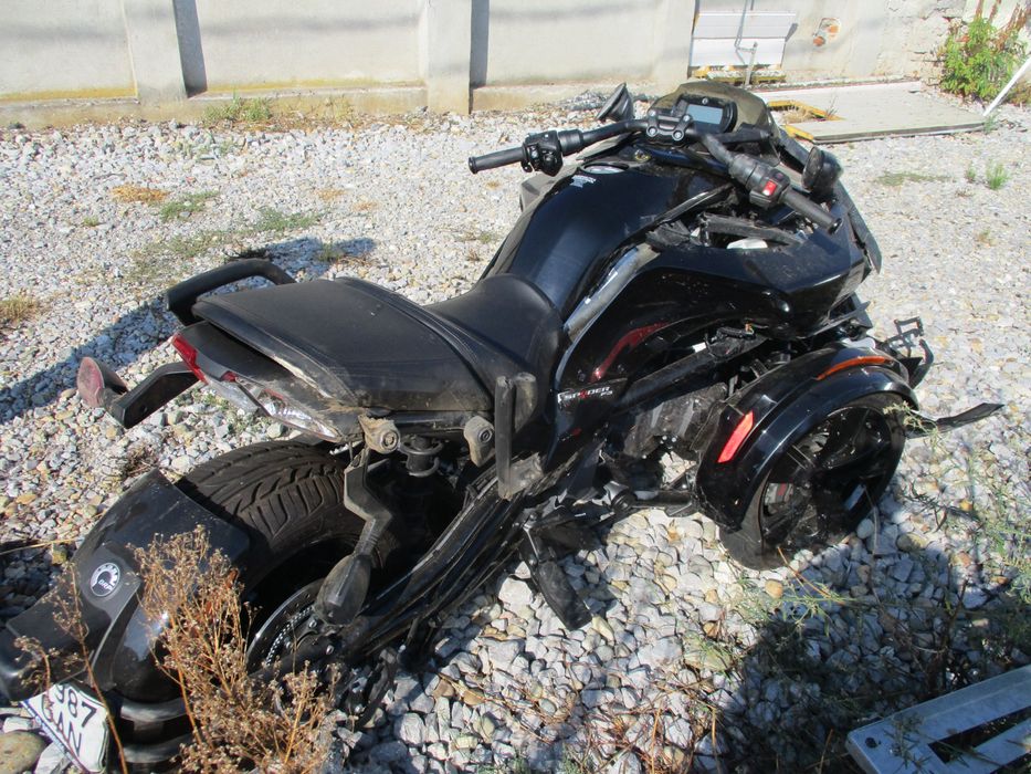 Can Am Spyder lovit