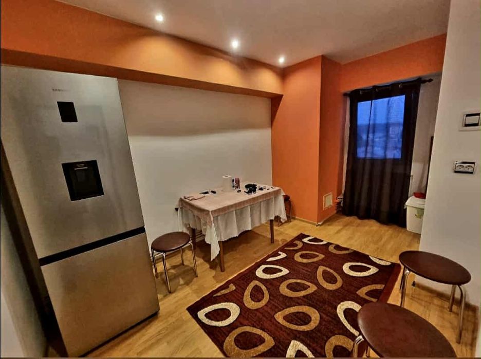 Închiriez apartament